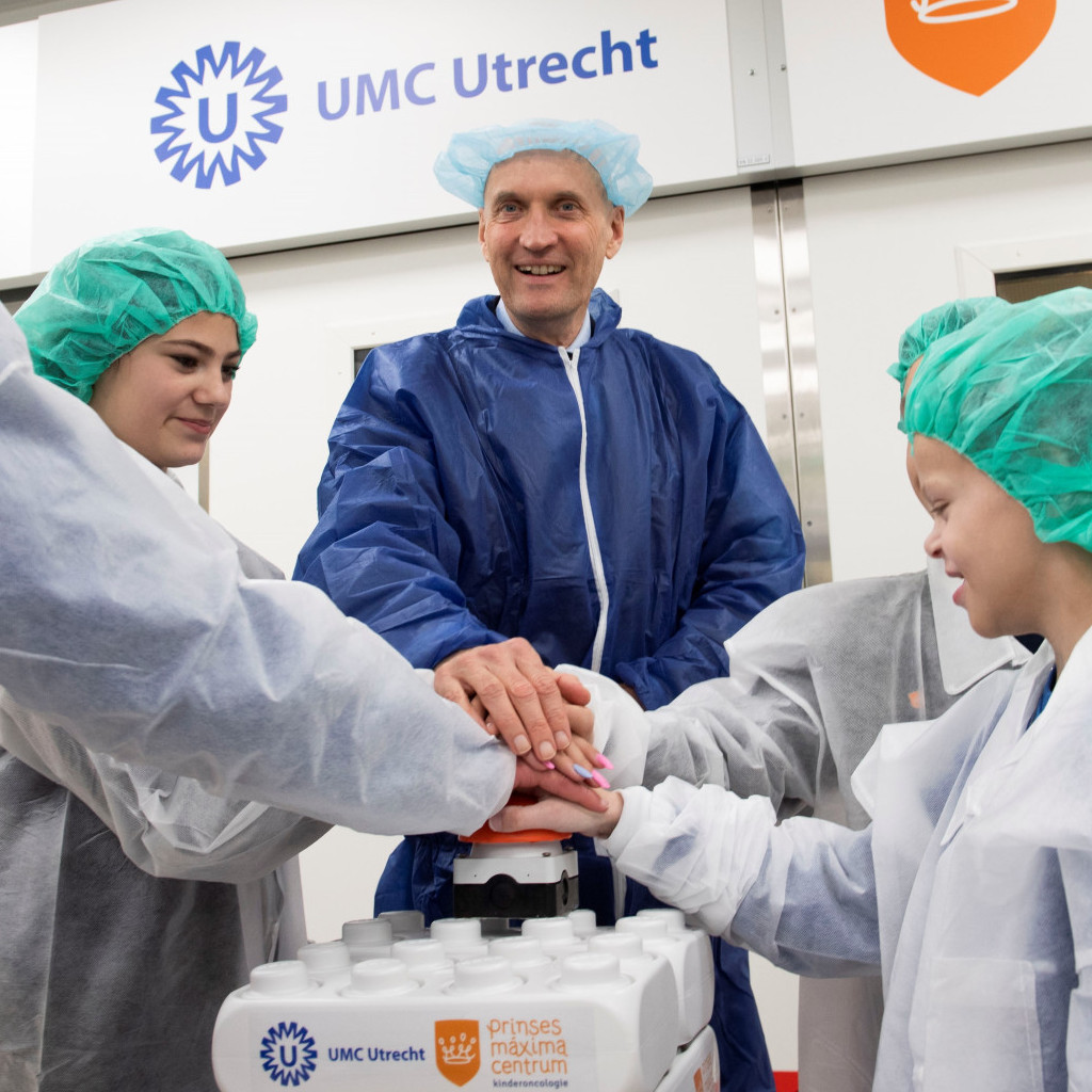 Minister Kuipers opens intra-operative MRI OR