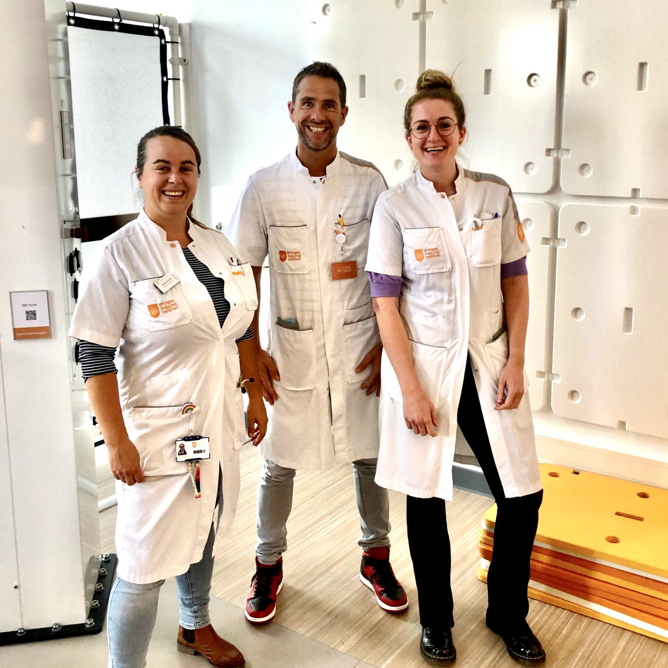 What does a physician assistant do at the Máxima Center?