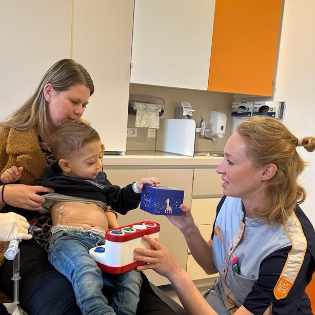 Adapted speech helps children during a procedure